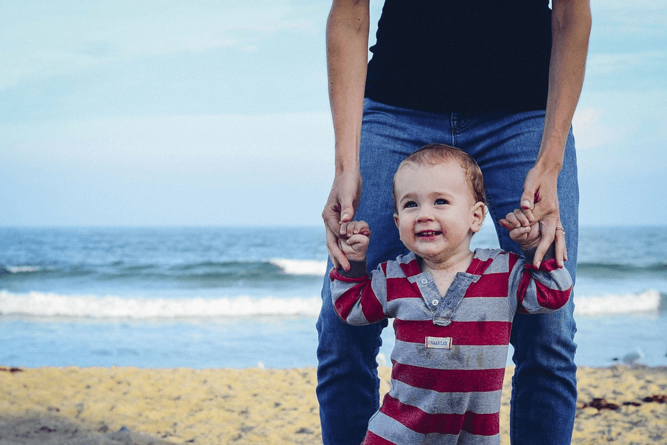 You Need To Know These Travel Hacks If You're A Single Parent