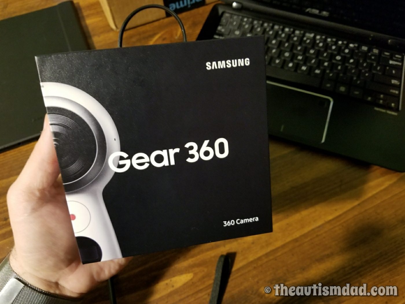 Read more about the article Unboxing of the Samsung Gear 360 Camera (2017)