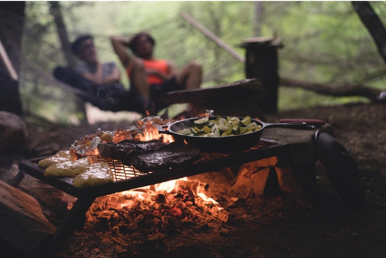 Read more about the article Camping Essentials: 7 Things You Need to Have for a Comfortable Camping Trip